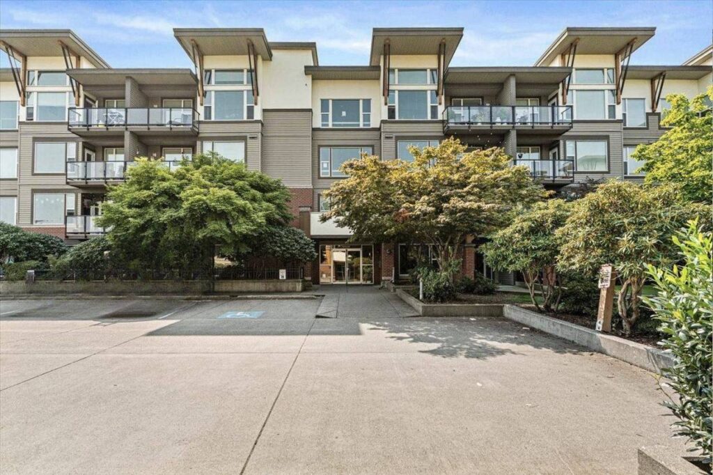 Front entrance of The Crossing at 33539 Holland Avenue